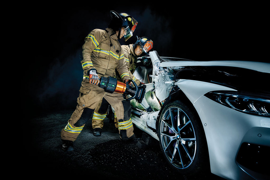 Vehicle Extrication with Holmatro Pentheon Spreader